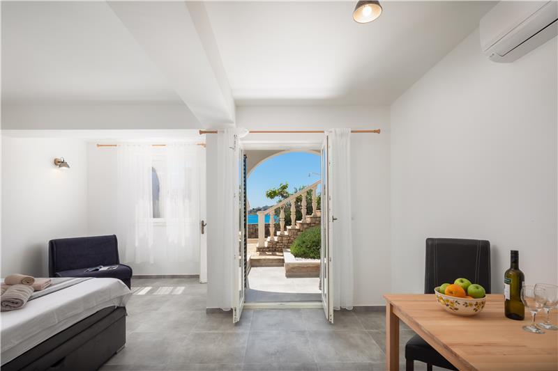 Beachfront villa in Sevid, photograph 20