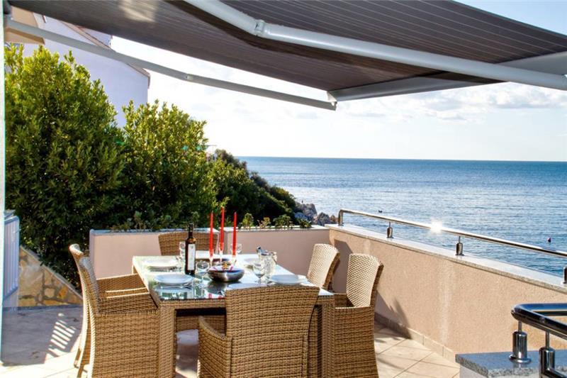 Beachfront villa in Razanj, photograph 3