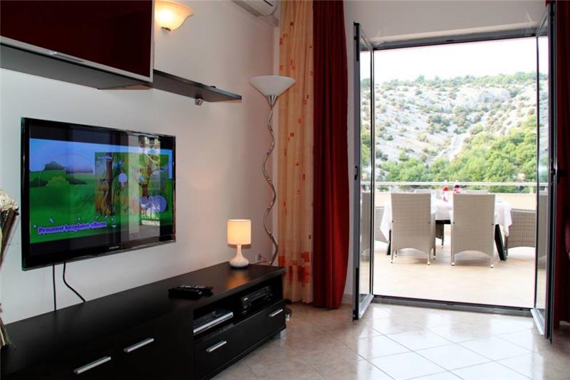 Beachfront villa in Razanj, photograph 8