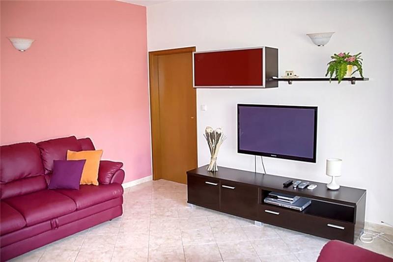 Beachfront villa in Razanj, photograph 9