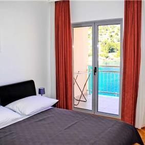 4 Bedroom Villa with Pool and Sea Views near Rogoznica, Sleeps 9