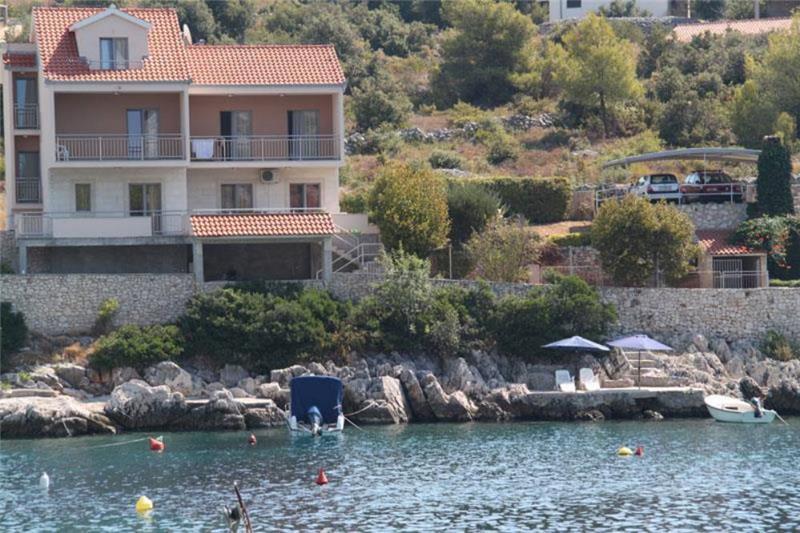 Beachfront villa in Razanj, photograph 7