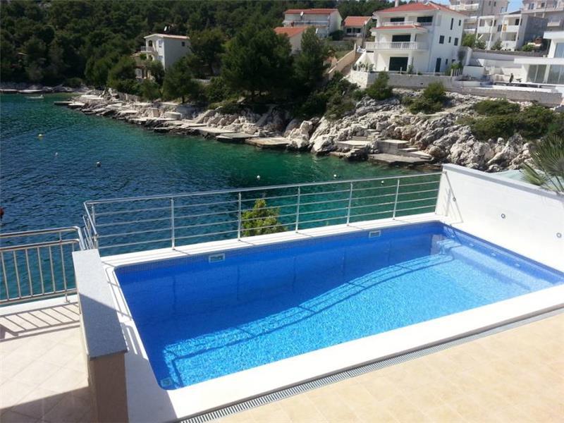 Beachfront villa in Razanj, photograph 1