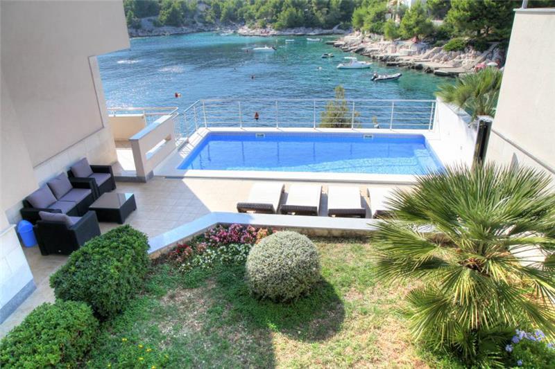 Beachfront villa in Razanj, photograph 2