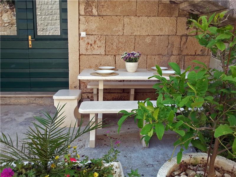 Beachfront villa in Vis Town, photograph 6