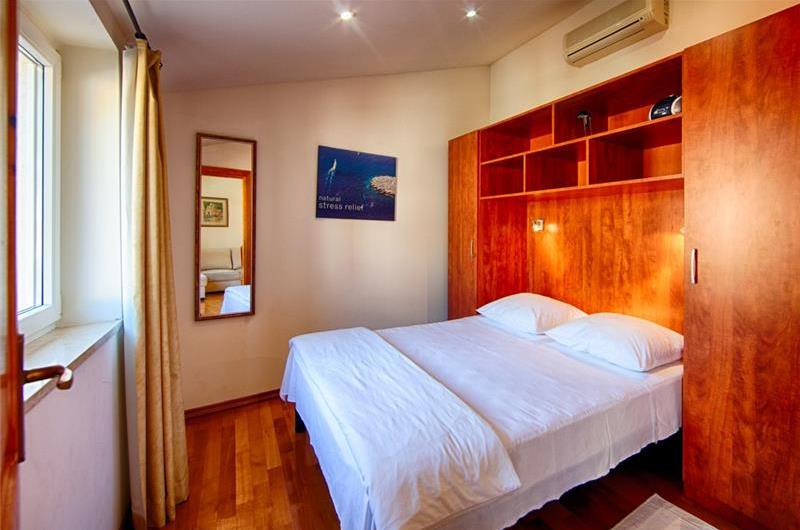 1 bedroom Apartment in Komiza on Vis Island, Sleeps 2-4