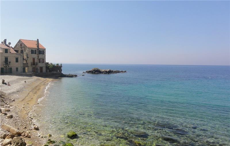 Beachfront villa in Komiza, photograph 17