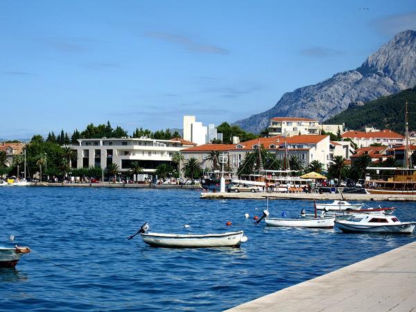 Sea-view villa in Makarska, photograph 2