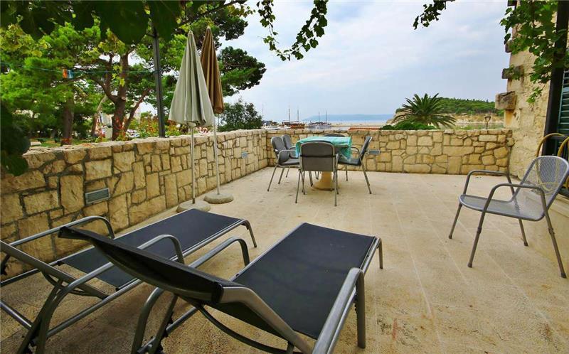 Sea-view villa in Makarska, photograph 3