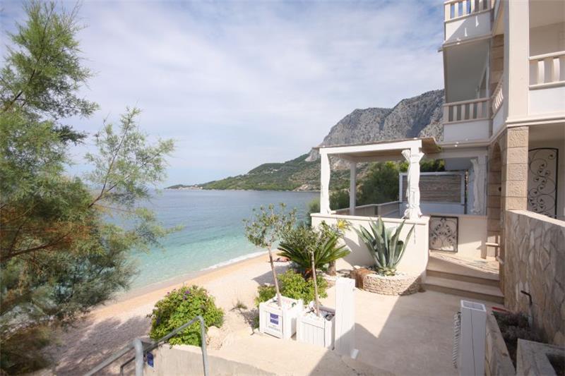 Sea-view villa in Drasnice, photograph 2