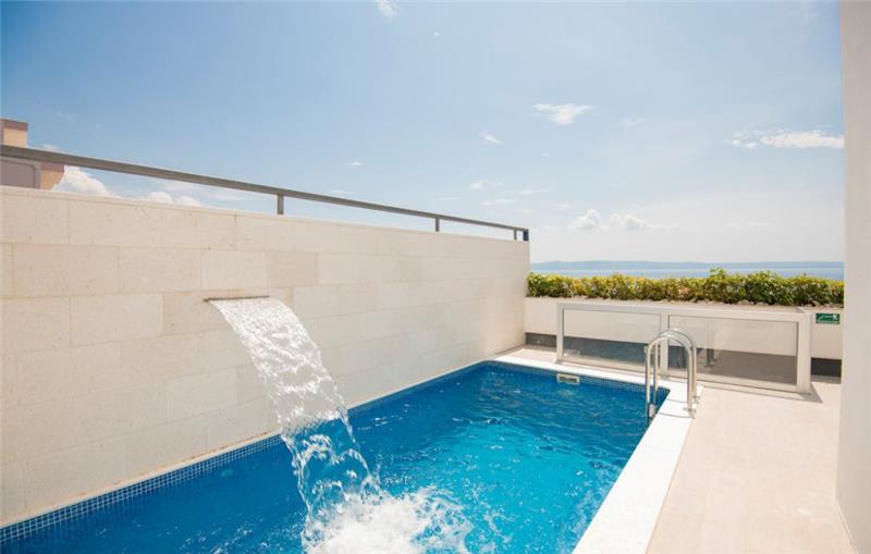 Sea-view villa in Makarska, photograph 3