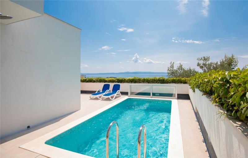 Sea-view villa in Makarska, photograph 2