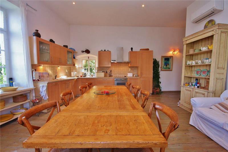 Beachfront villa in Vis Town, photograph 8