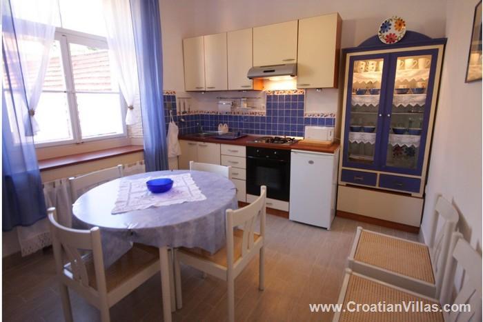 Sea-view villa in Jelsa, photograph 7