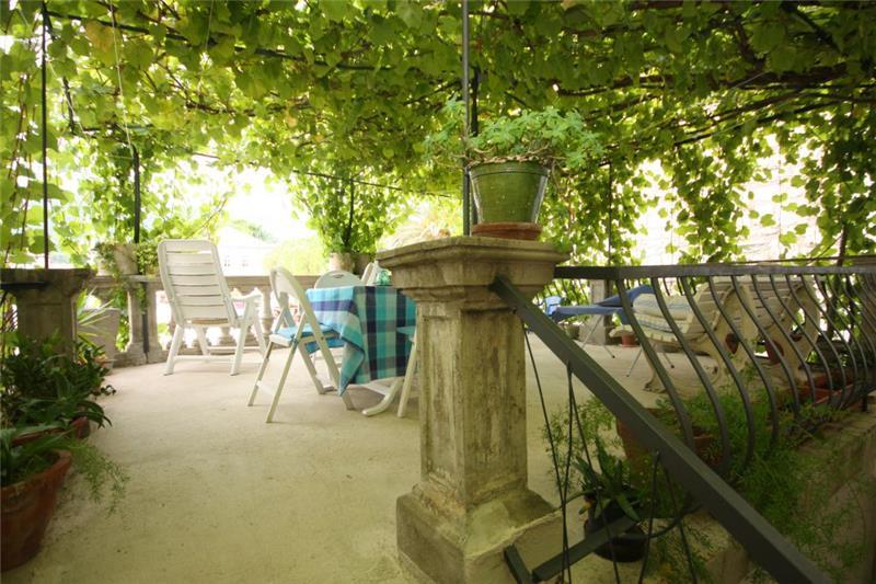 Sea-view villa in Jelsa, photograph 19