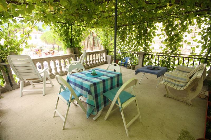 Sea-view villa in Jelsa, photograph 20