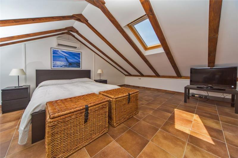 Beachfront villa in Cavtat, photograph 23