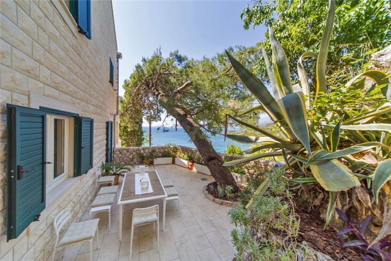 Beachfront villa in Cavtat, photograph 3