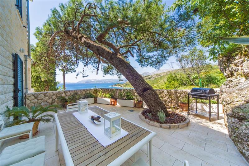 Beachfront villa in Cavtat, photograph 4