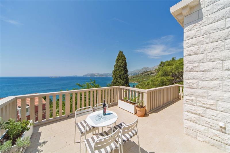 Beachfront villa in Cavtat, photograph 2