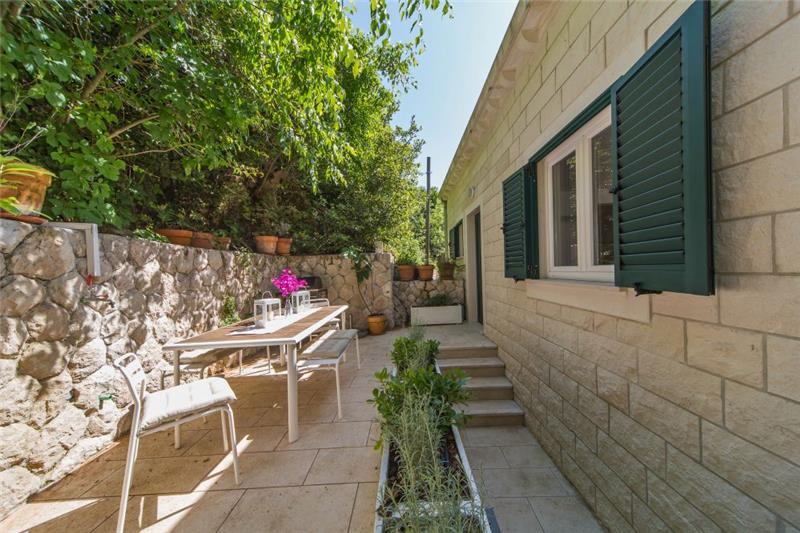 Beachfront villa in Cavtat, photograph 4