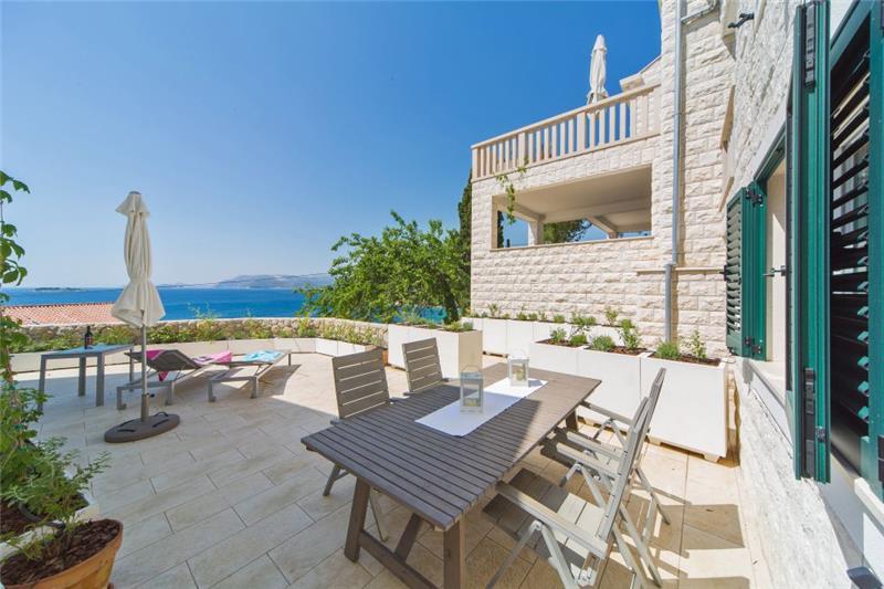 Beachfront villa in Cavtat, photograph 1