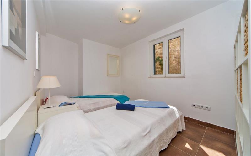 Beachfront villa in Cavtat, photograph 14