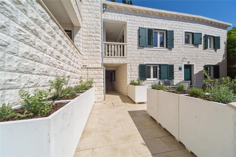 Beachfront villa in Cavtat, photograph 2