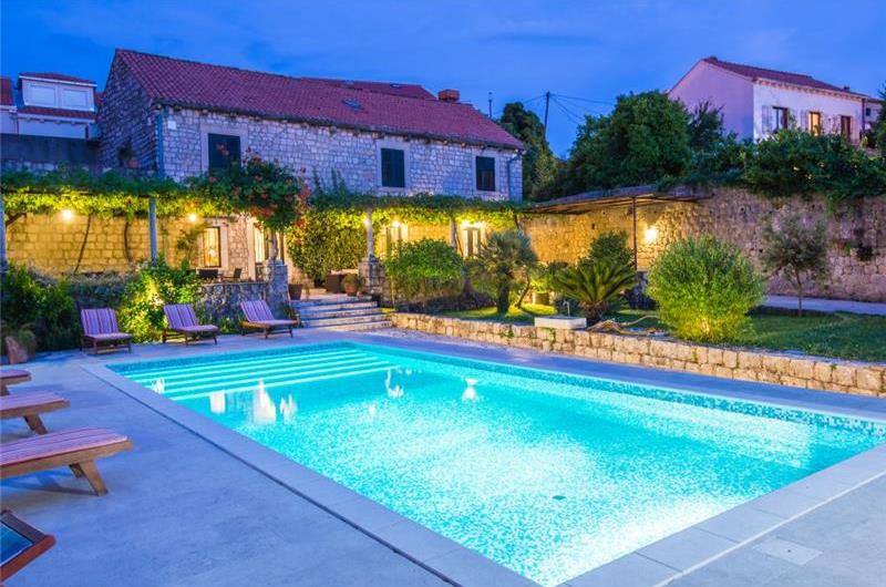 6 bedroom Villa with Heated Pool in Dubrovnik City, Sleeps 12