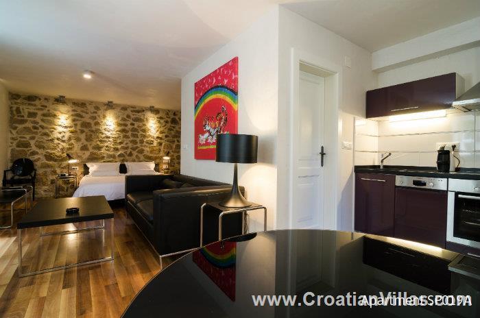 Selection of villas, apartment and rooms in Split. Sleeps 1-6