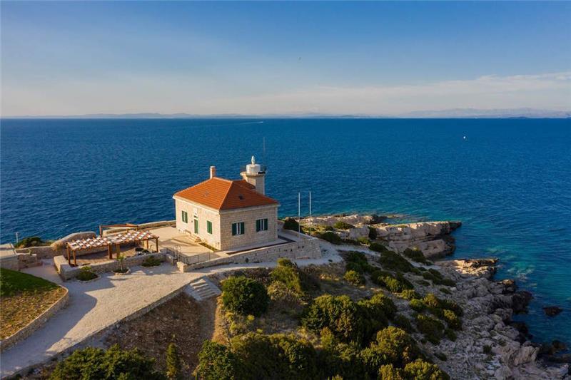 Beachfront villa in Vis Town, photograph 5