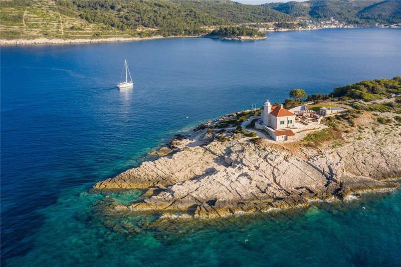 Beachfront villa in Vis Town, photograph 8