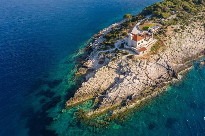 Beachfront villa in Vis Town, photograph 9