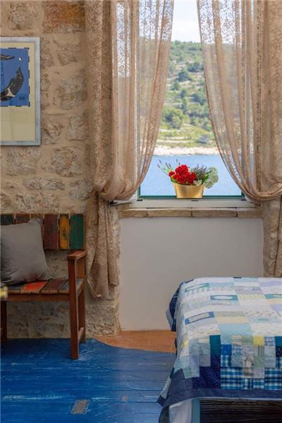 Beachfront villa in Vis Town, photograph 23