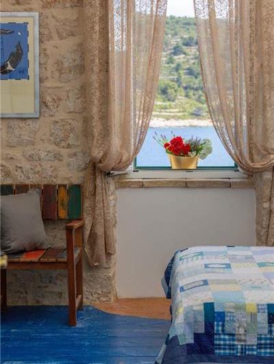 2 Bedroom Villa on its own Island near lively Vis Town, sleeps 3-5