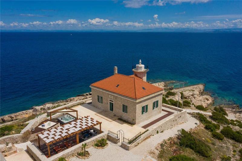 Beachfront villa in Vis Town, photograph 1