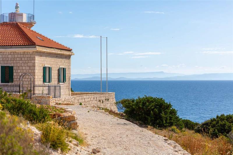 Beachfront villa in Vis Town, photograph 11