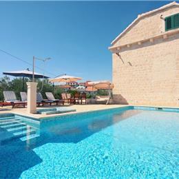 5 Bedroom Villa with Pool in Sumartin, Sleeps 10
