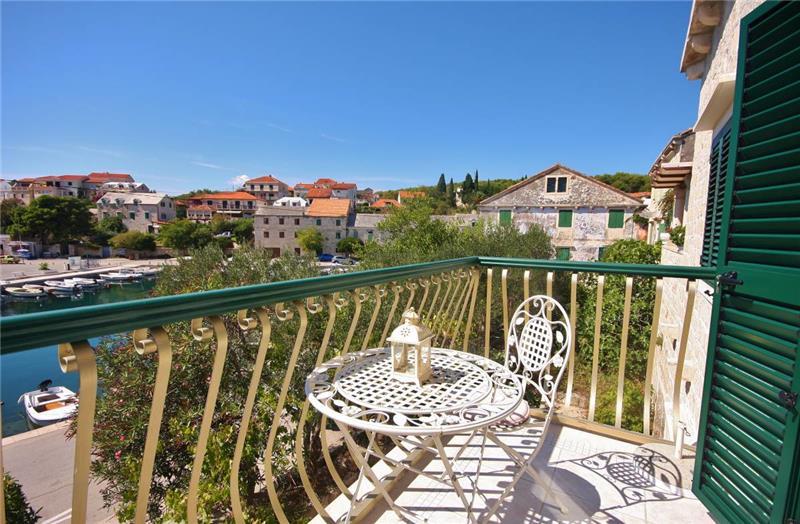 Sea-view villa in Sumartin, photograph 12