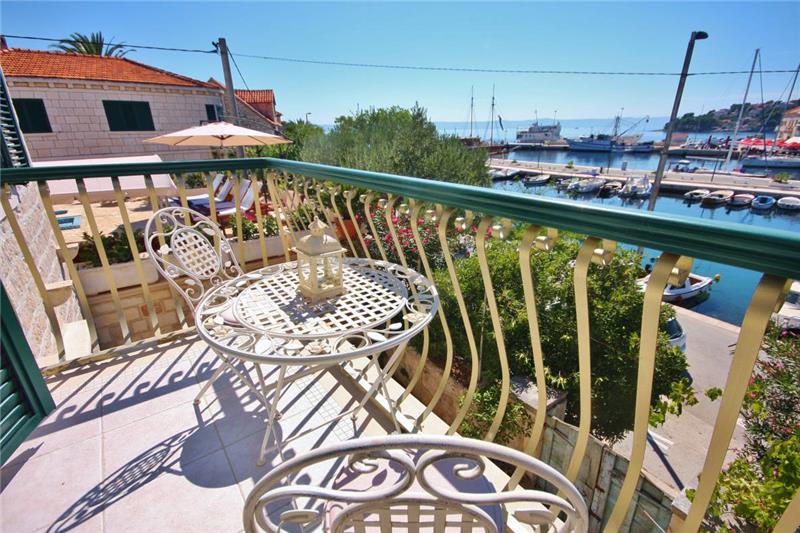 Sea-view villa in Sumartin, photograph 11
