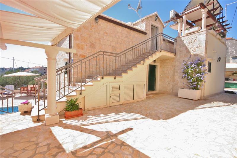 Sea-view villa in Sumartin, photograph 26