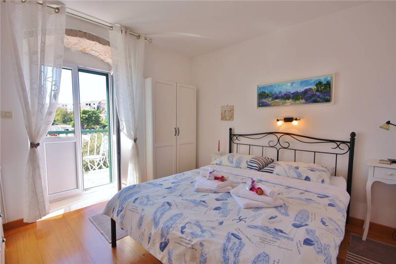 Sea-view villa in Sumartin, photograph 9