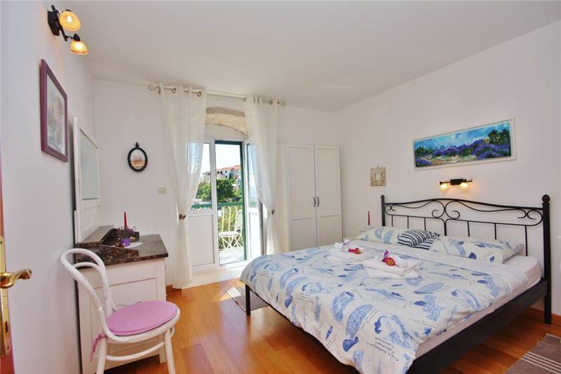 Sea-view villa in Sumartin, photograph 10