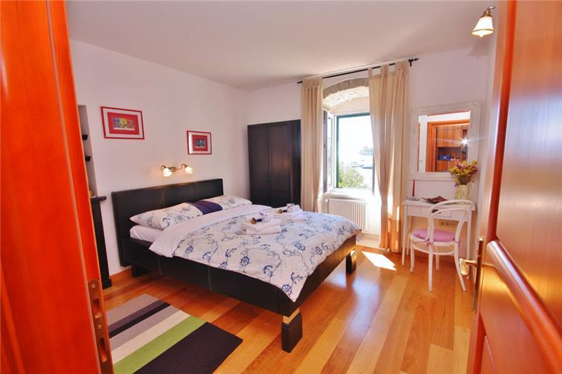 Sea-view villa in Sumartin, photograph 13