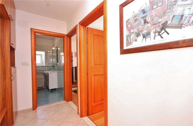 Sea-view villa in Sumartin, photograph 17
