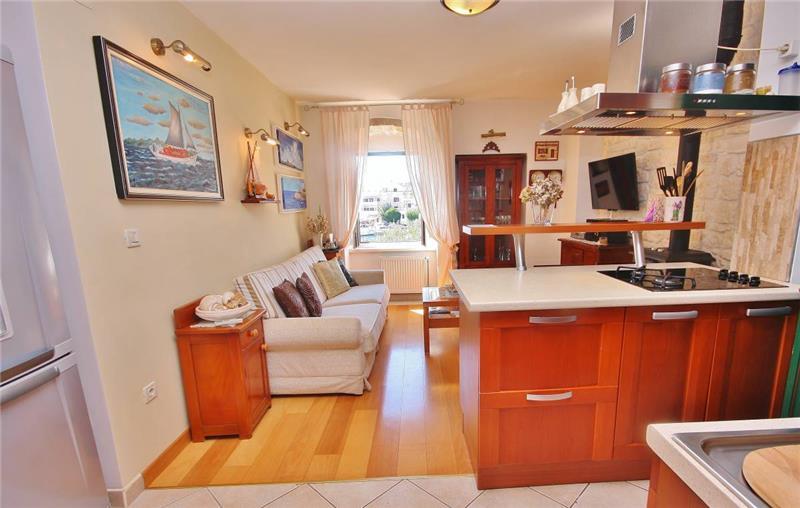 Sea-view villa in Sumartin, photograph 7