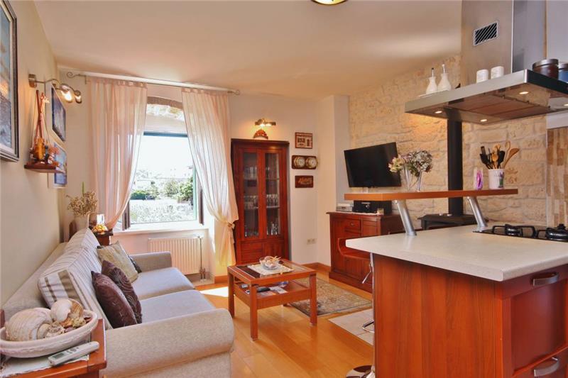 Sea-view villa in Sumartin, photograph 8