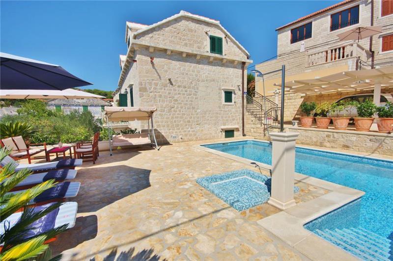 Sea-view villa in Sumartin, photograph 3