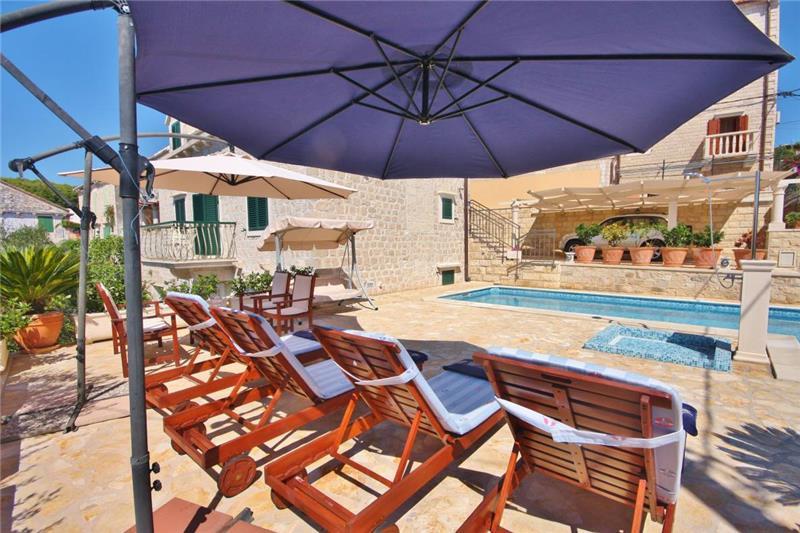 Sea-view villa in Sumartin, photograph 4