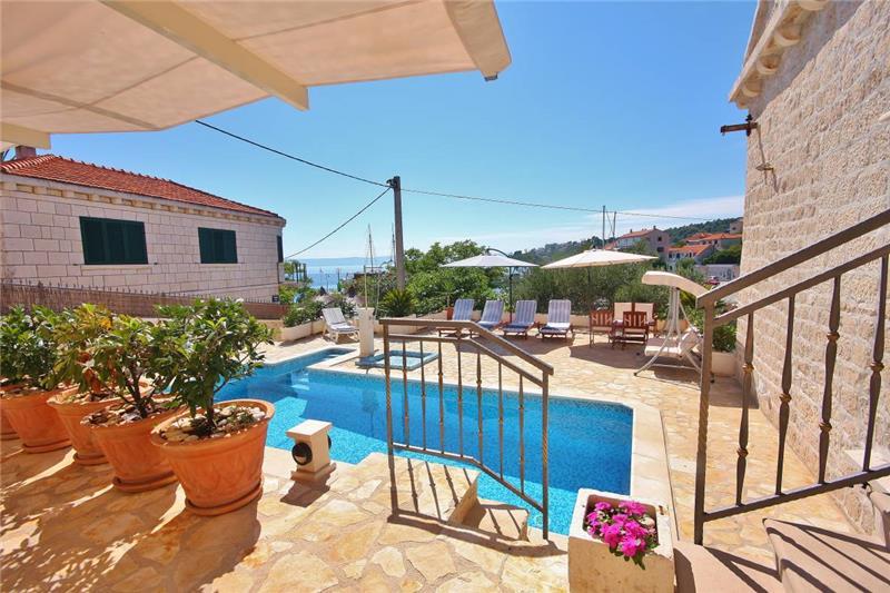 Sea-view villa in Sumartin, photograph 2